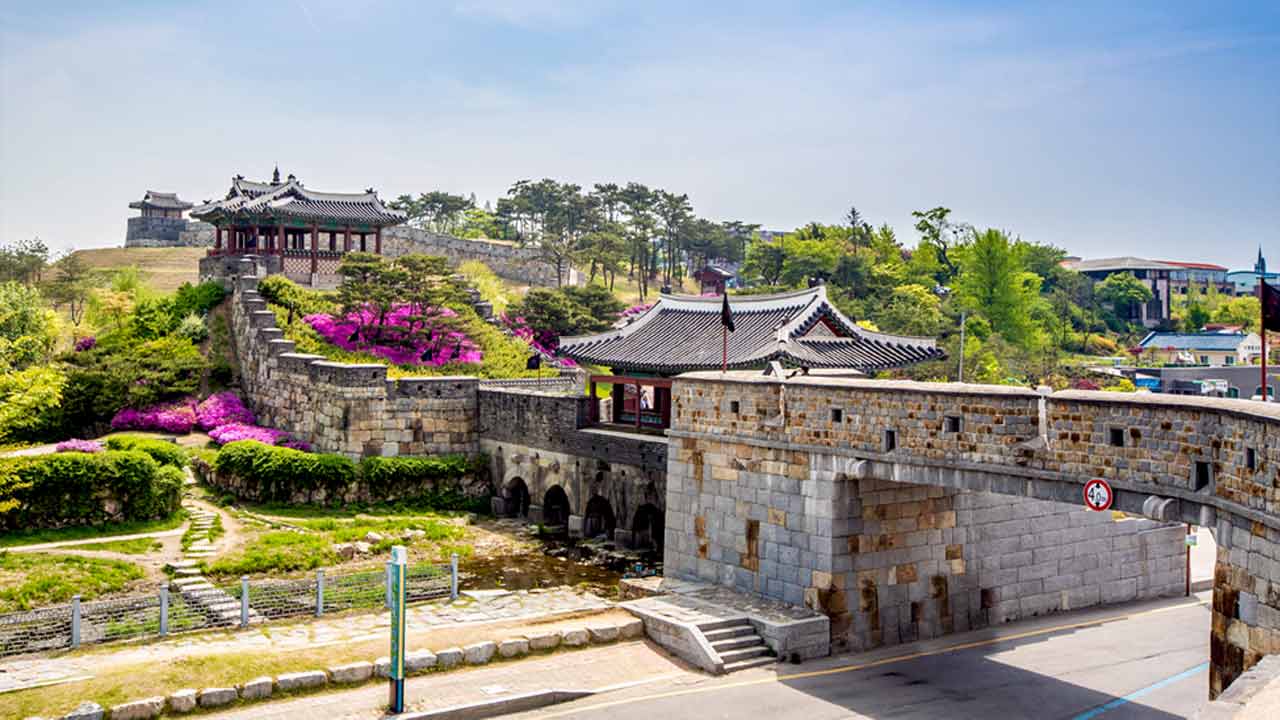 shopin-holidays-Suwon-Hwaseong-Fortress-Morning-Tour